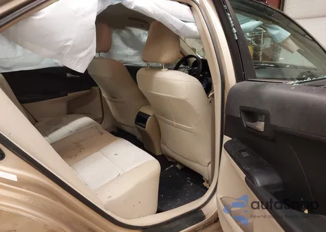 2012 Toyota Camry Le z USA, uszkodzony, nr VIN 4T4BF1FK3CR169532